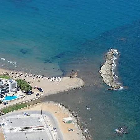 Nautilus Bay Aparthotel 3*